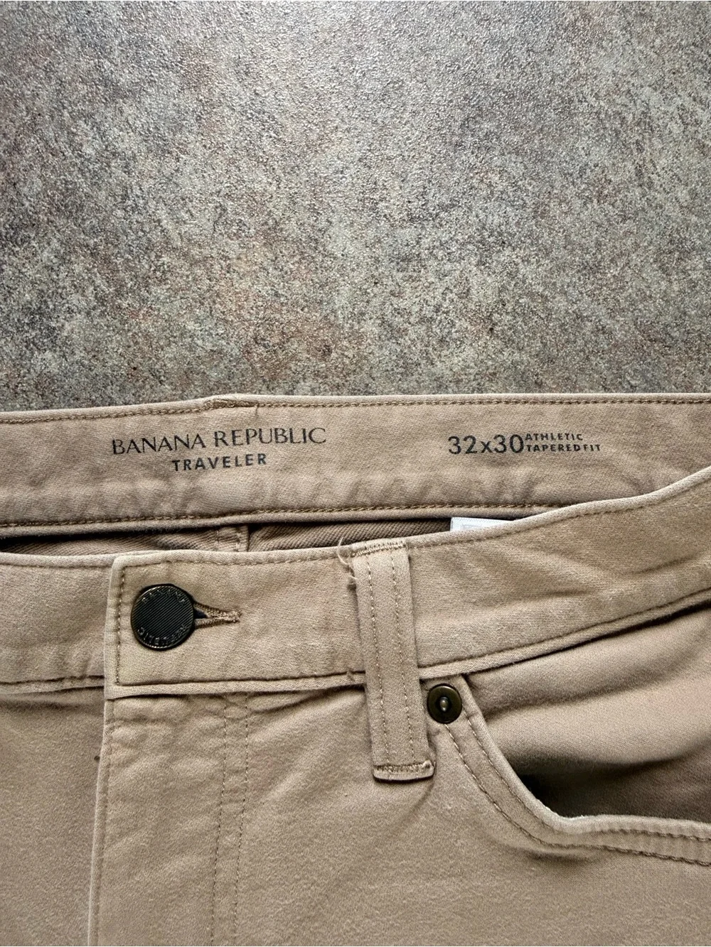 Banana Republic Men's Athletic Travler in Khaki Beige Pants Size 32x30